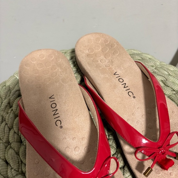 Vionic Bella Viva Magenta Red Patent Bow Thong Flip Flop Comfort Sandals - Picture 8 of 10